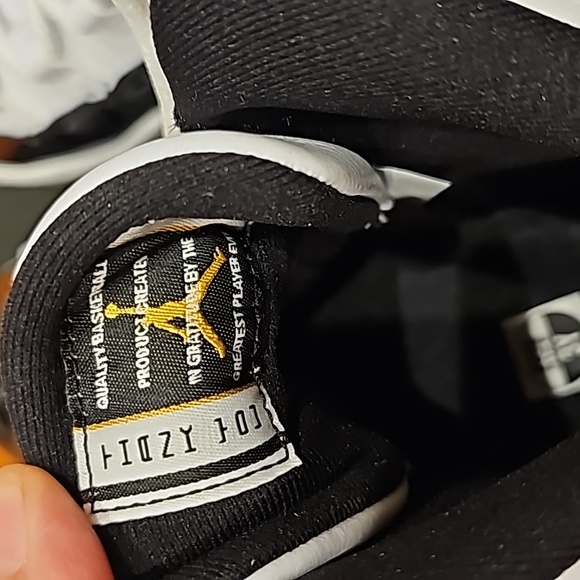 NWT JORDAN 11 RETRO COMES WITH BOX - Picture 7 of 8